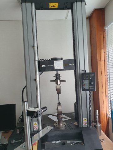 Instron 5867 2